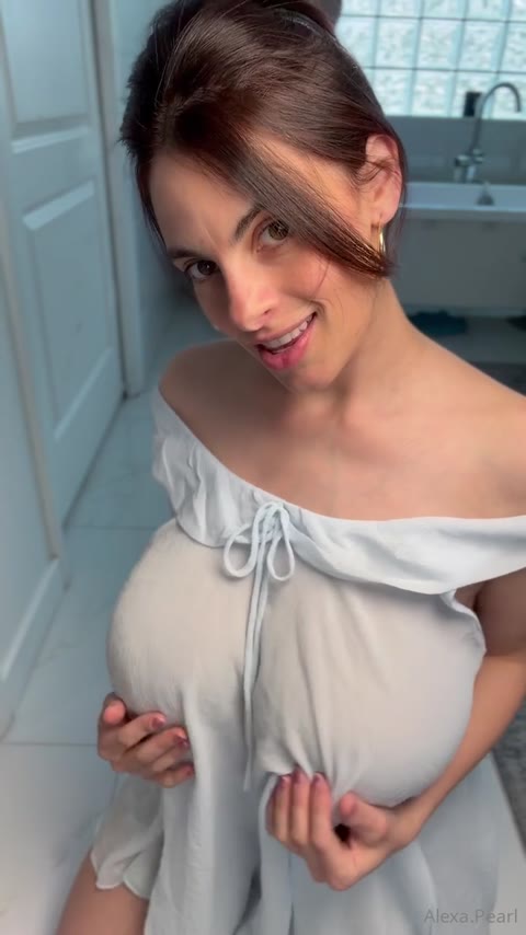 Alexapearl exclusive leaked nude post on ReelHub