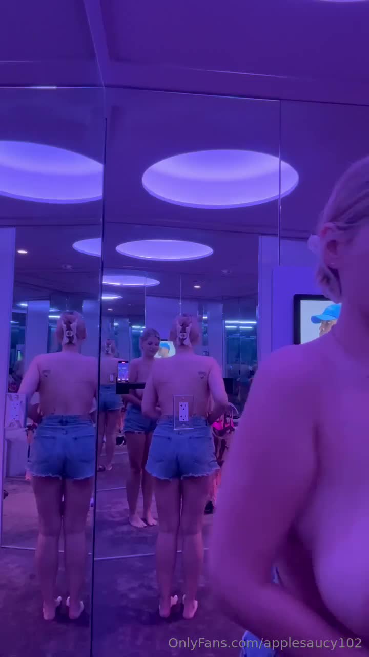 Applesaucyy exclusive leaked nude post on ReelHub