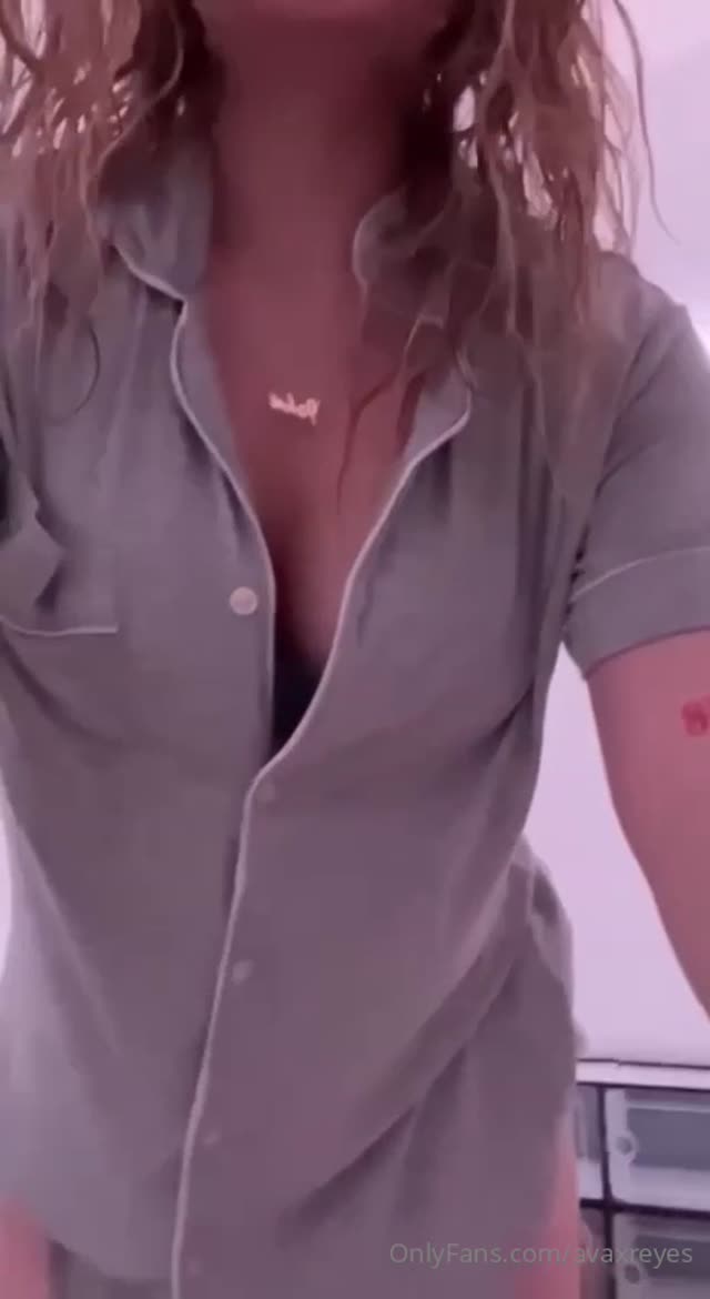 Avaxreyess exclusive leaked nude post on ReelHub