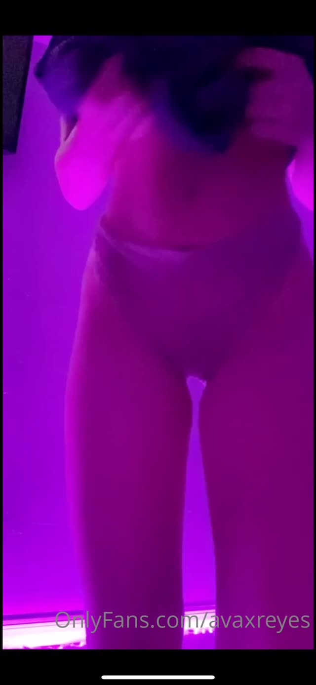 Avaxreyess exclusive leaked nude post on ReelHub