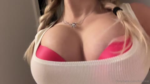 Breckiehil exclusive leaked nude post on ReelHub