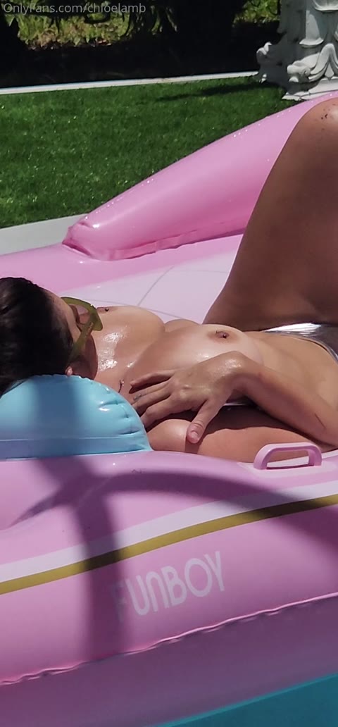 Chloelamb exclusive leaked nude post on ReelHub