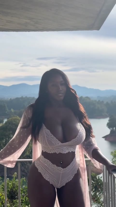 Ellietheempress exclusive leaked nude post on ReelHub