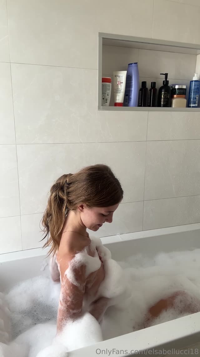 Elsabelluccii exclusive leaked nude post on ReelHub