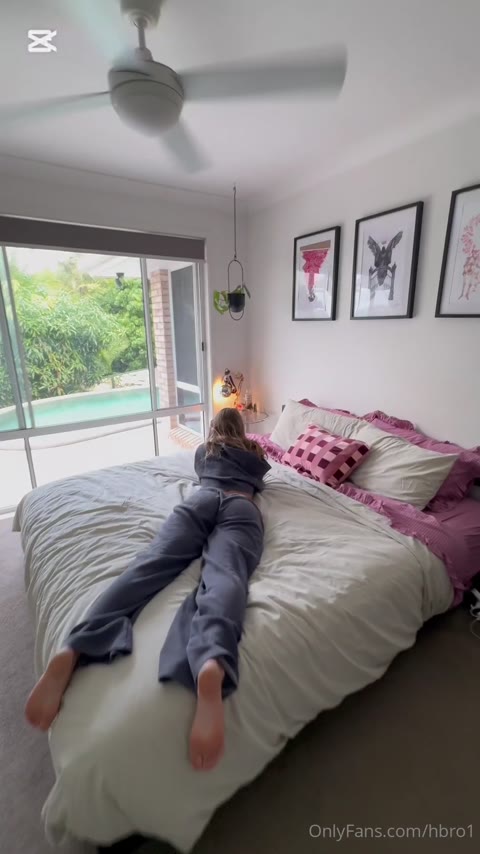 Hollybrougham exclusive leaked nude post on ReelHub
