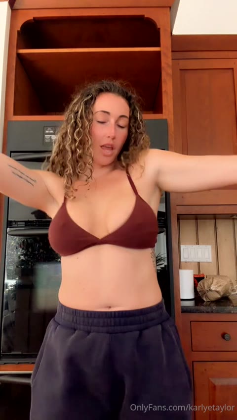 Karlyetaylor leaked nudes