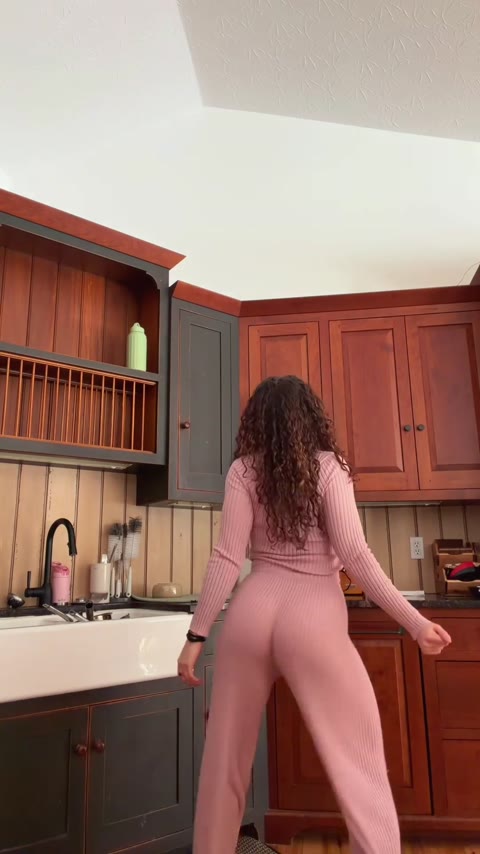 Karlyetaylor leaked nude content