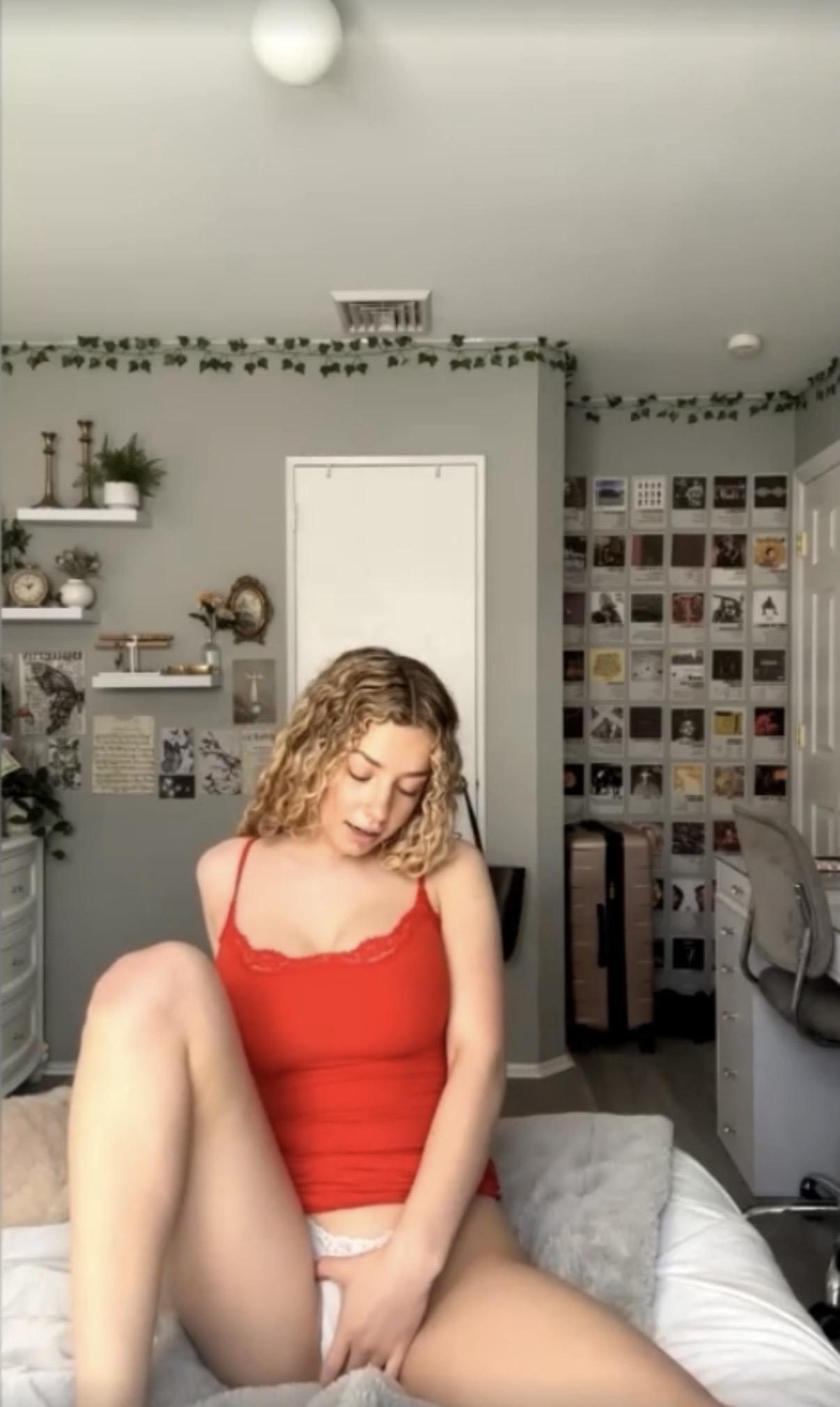 Kirapregiato exclusive leaked nude post on ReelHub