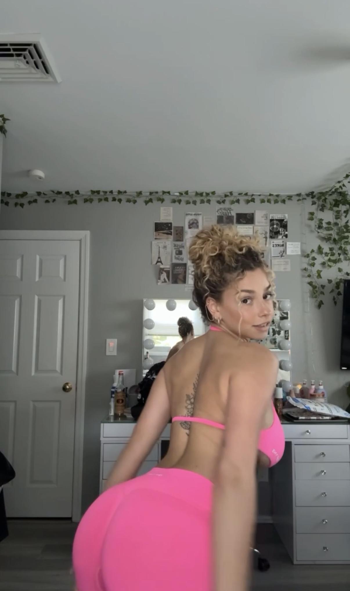 Kirapregiato exclusive leaked nude post on ReelHub