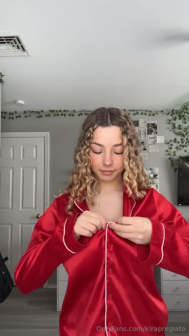 Kirapregiato exclusive leaked nude post on ReelHub