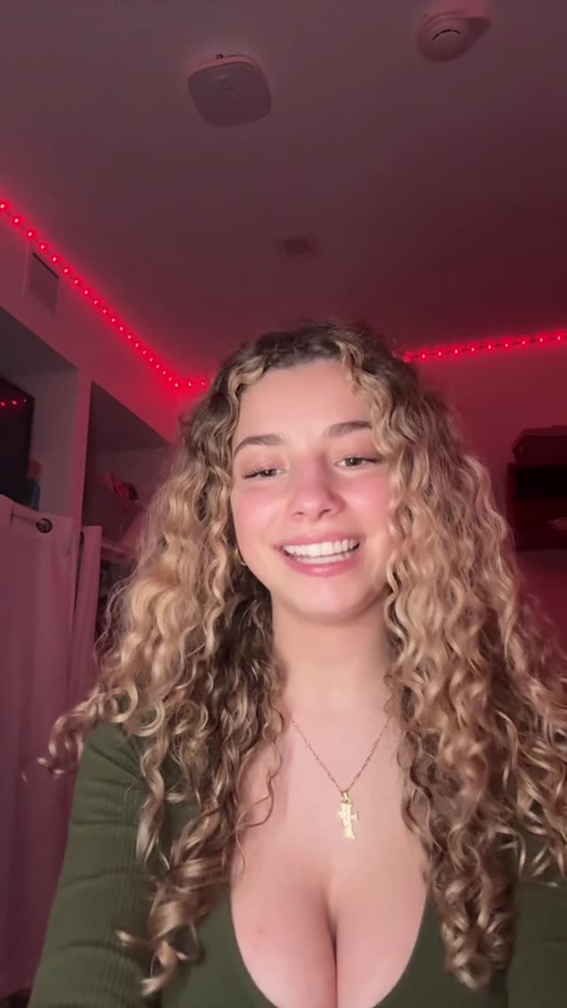 Kirapregiato exclusive leaked nude post on ReelHub