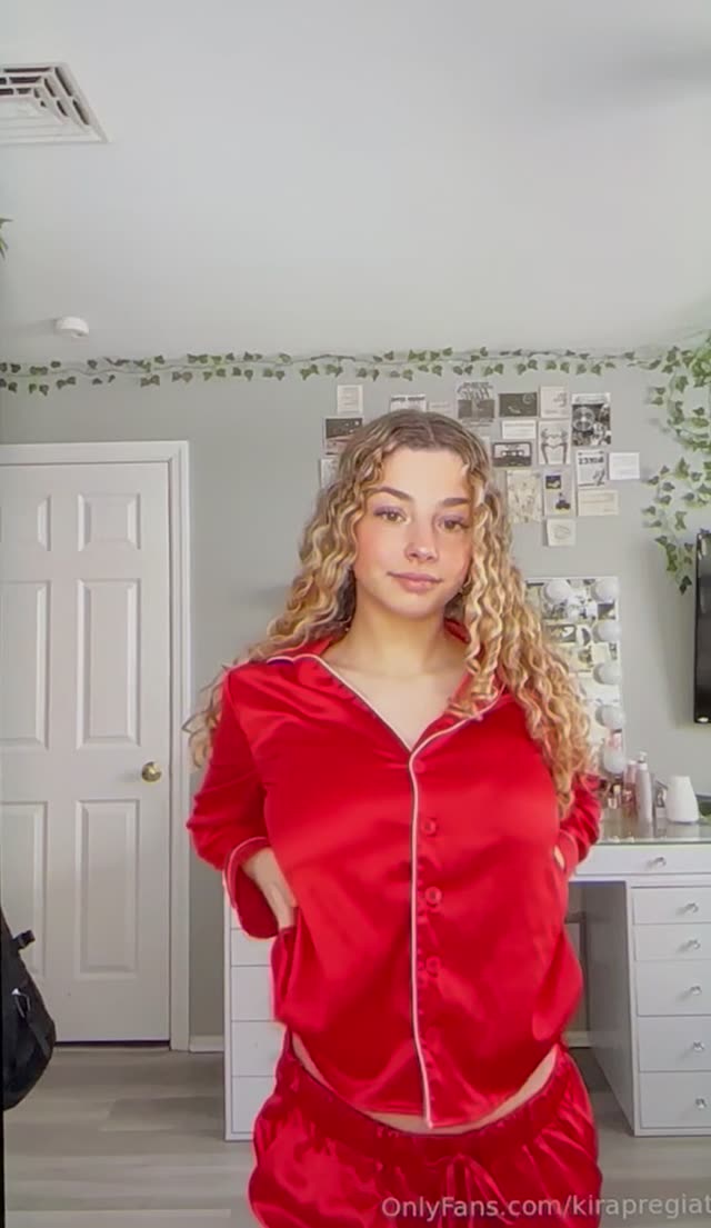 Kirapregiato exclusive leaked nude post on ReelHub