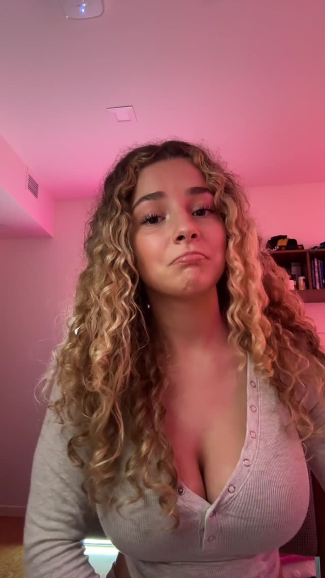 Kirapregiato exclusive leaked nude post on ReelHub