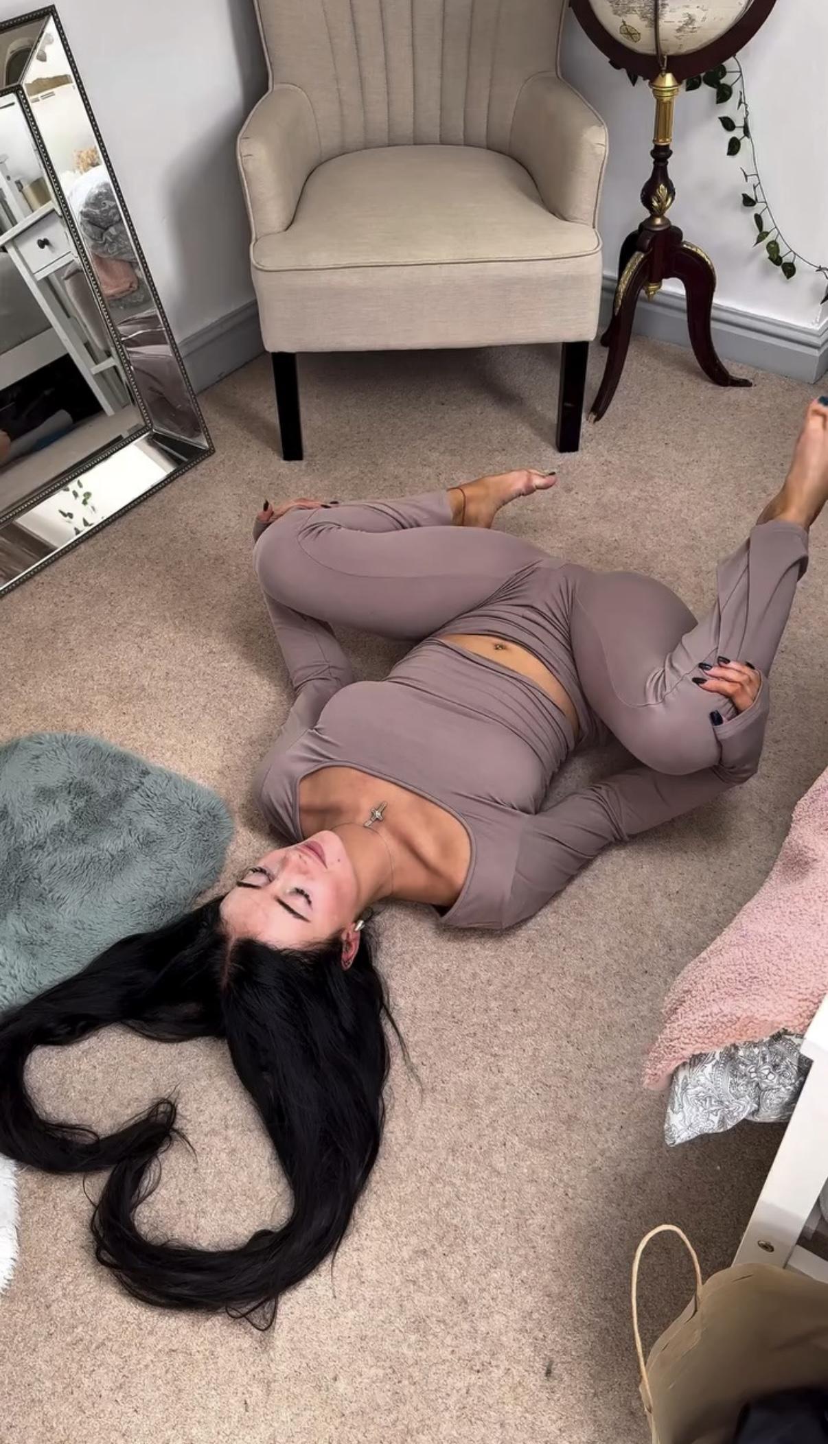 Lillyabellaa leaked nude content