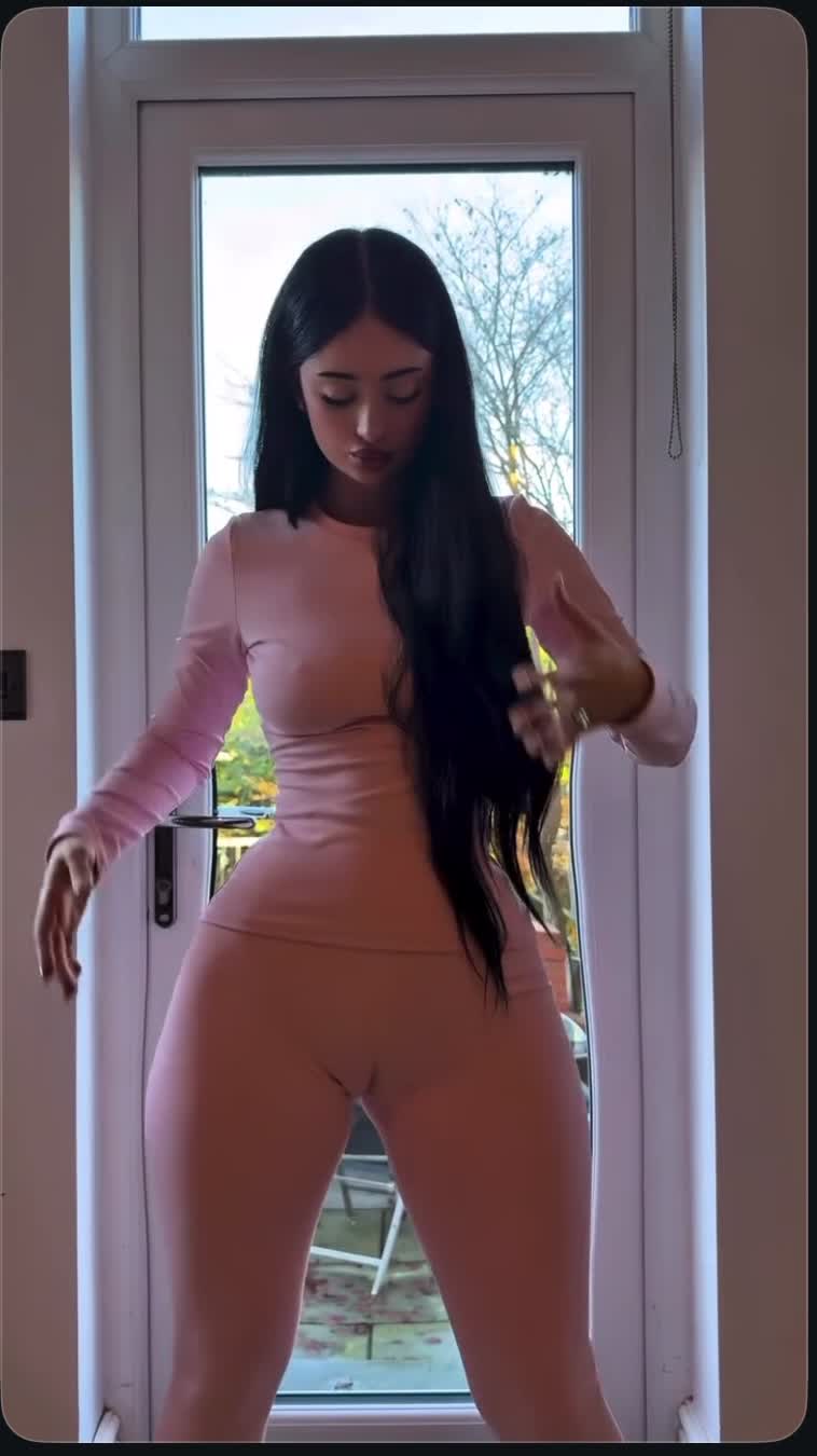 Lillyabellaa exclusive leaked nude post on ReelHub