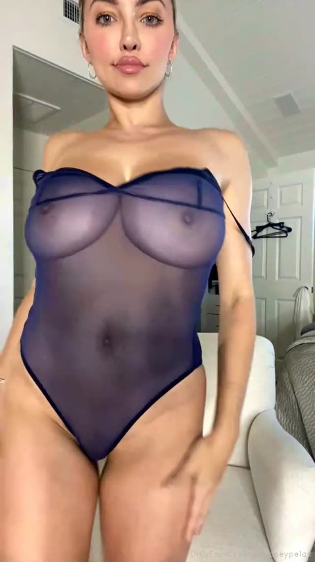 Lindseypelas leaked nude content