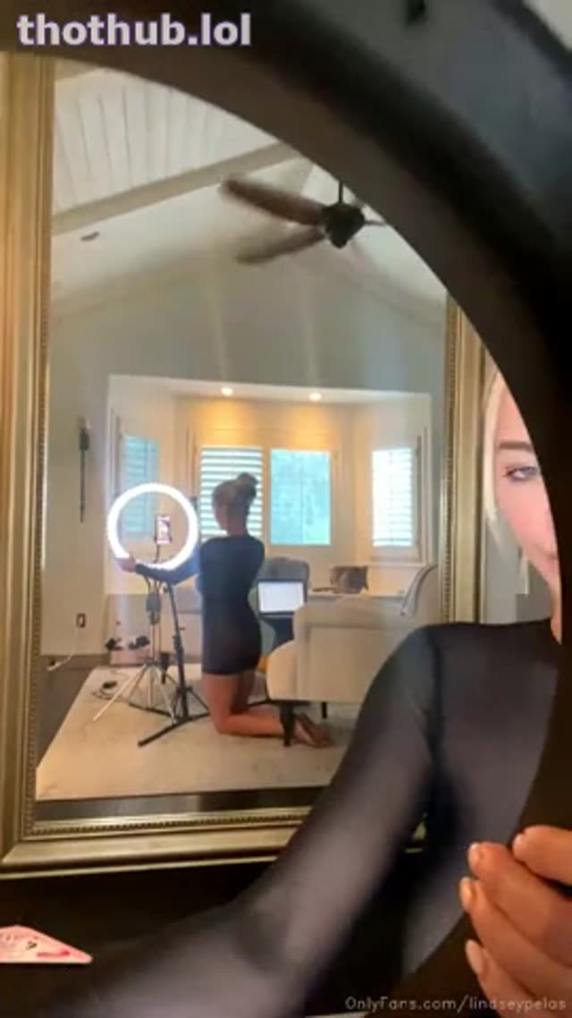 Lindseypelas exclusive leaked nude post on ReelHub