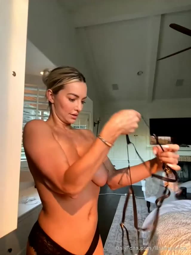 Lindseypelas exclusive leaked nude post on ReelHub