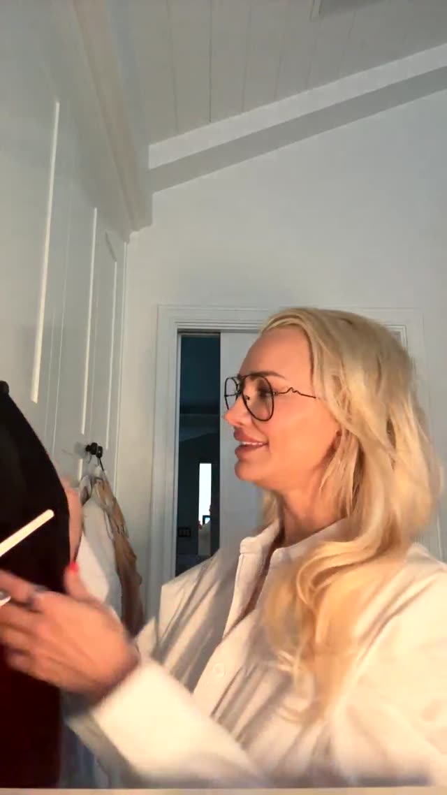 Lindseypelas exclusive leaked nude post on ReelHub