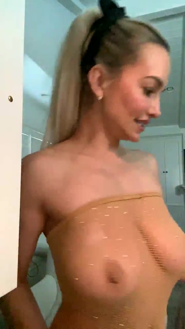 Lindseypelas exclusive leaked nude post on ReelHub