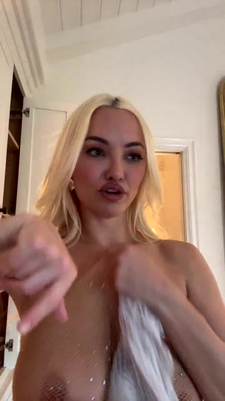 Lindseypelas exclusive leaked nude post on ReelHub