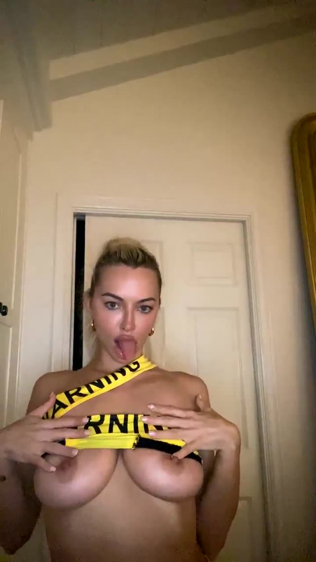 Lindseypelas exclusive leaked nude post on ReelHub