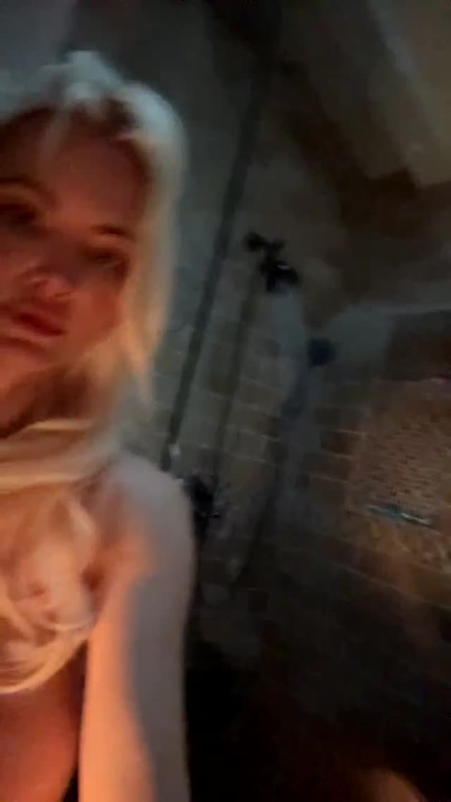 Lindseypelas exclusive leaked nude post on ReelHub
