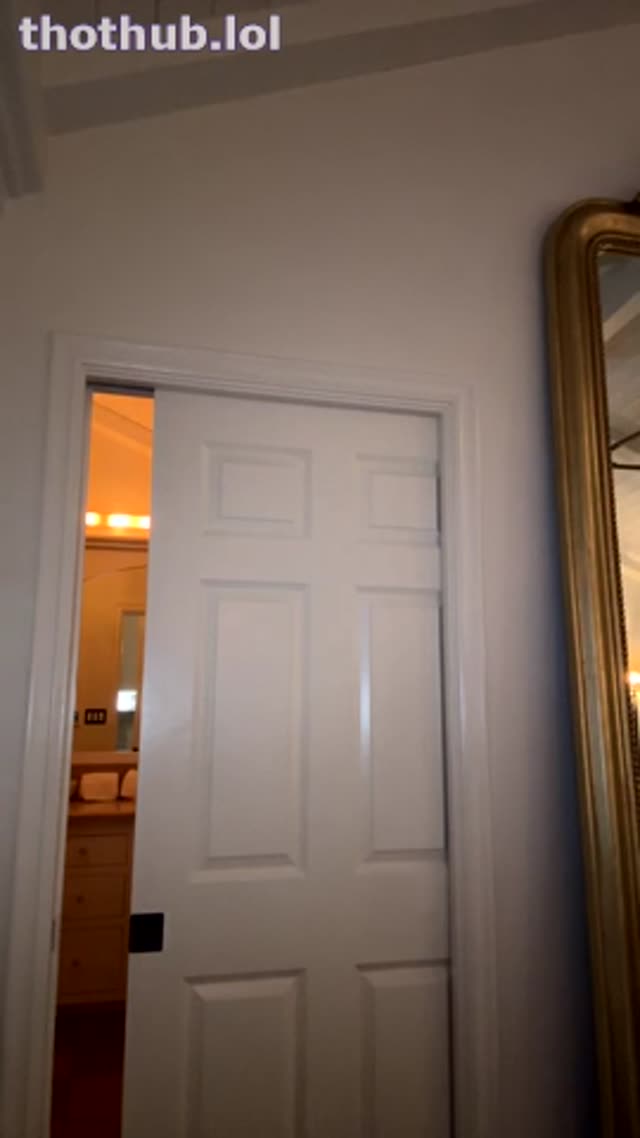 Lindseypelas exclusive leaked nude post on ReelHub