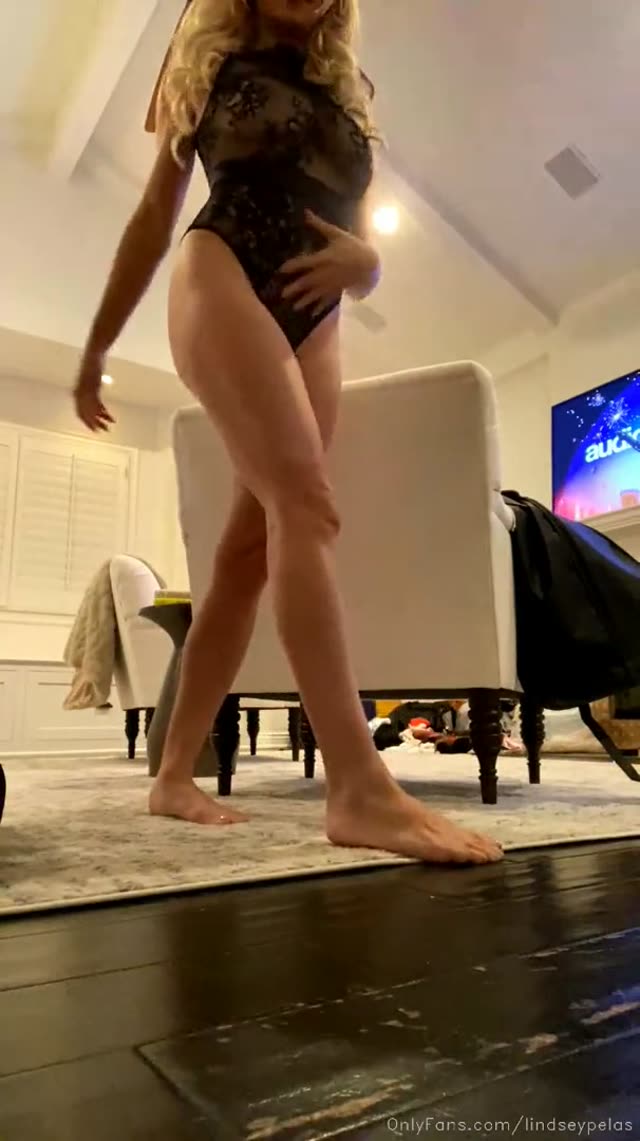 Lindseypelas leaked nude content