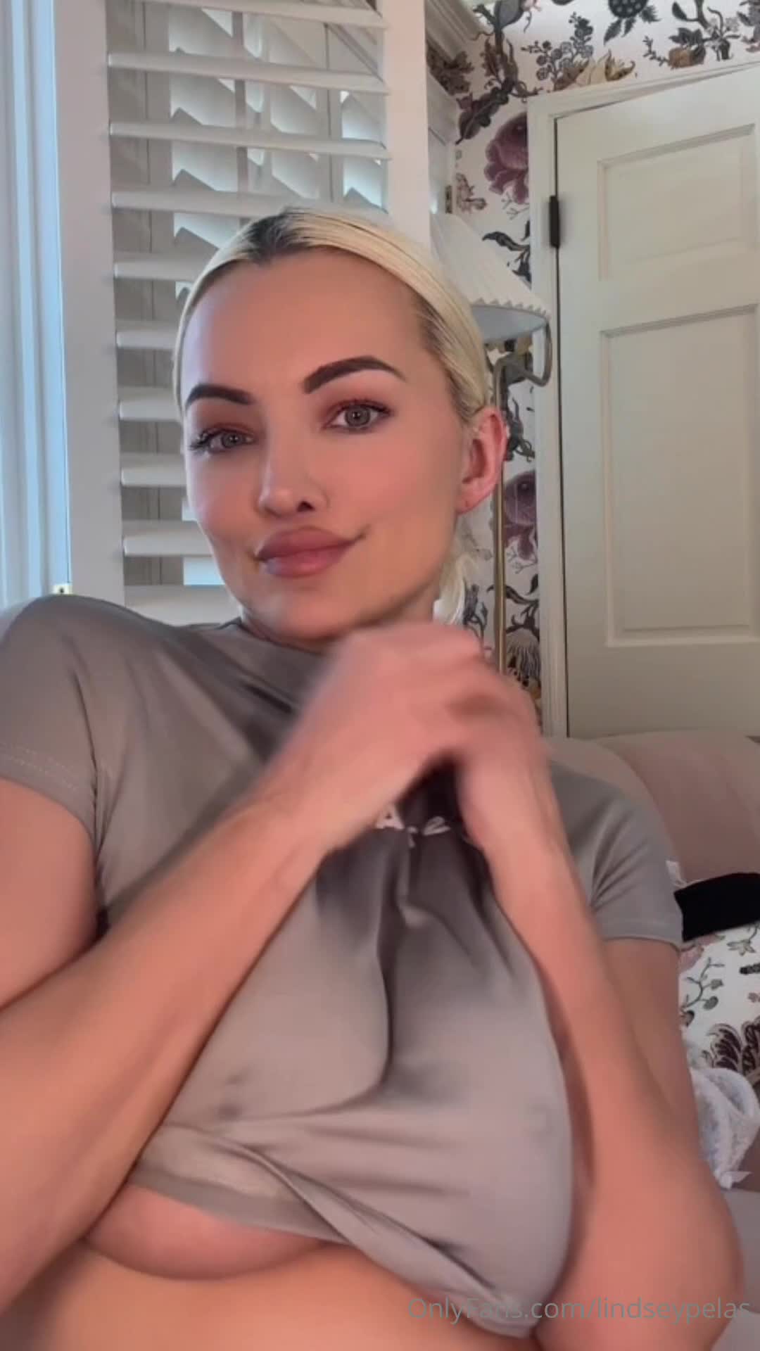 Lindseypelas leaked nude content