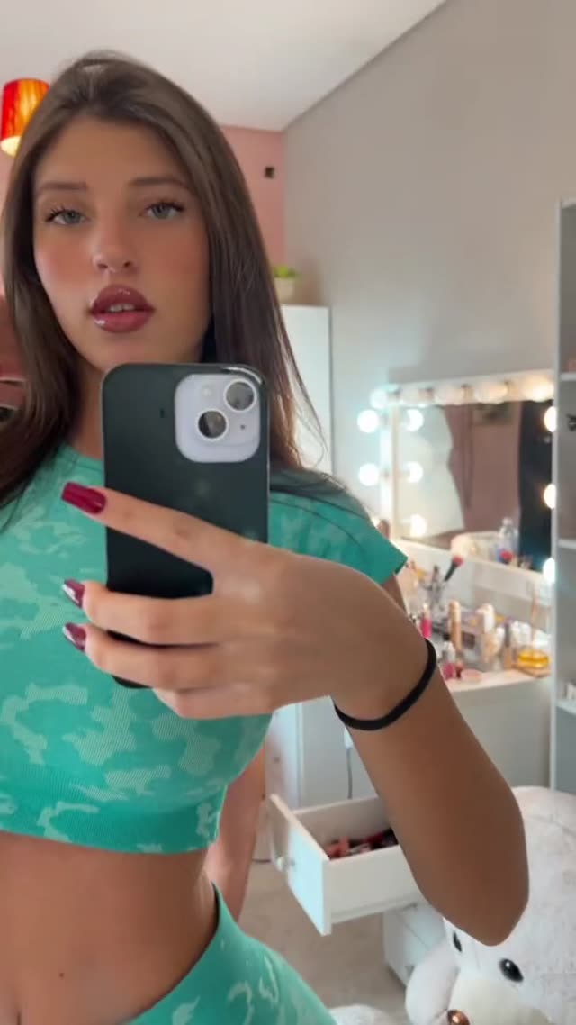 Louisarainx leaked nude content