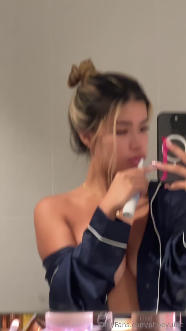 Phoebeyui exclusive leaked nude post on ReelHub
