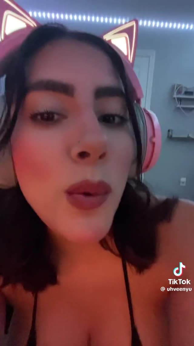Uhveeny1 exclusive leaked nude post on ReelHub