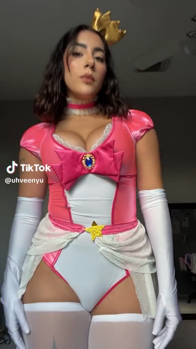 Uhveeny1 exclusive leaked nude post on ReelHub